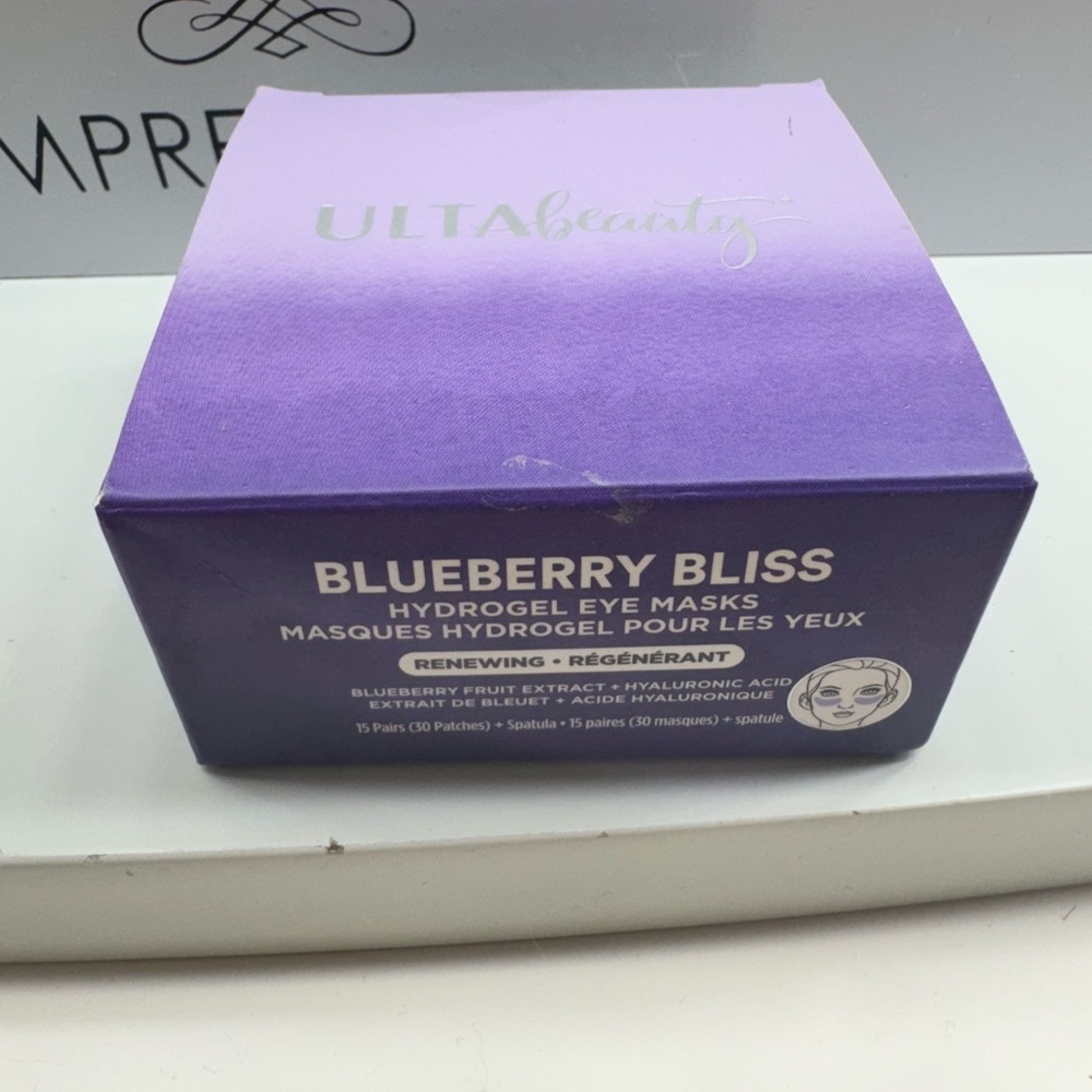 Blueberry bliss hydrogel eye mask